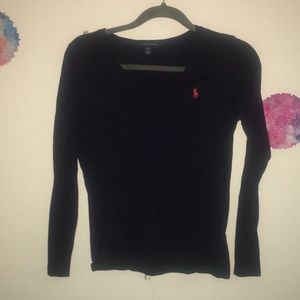 Long sleeved v neck.